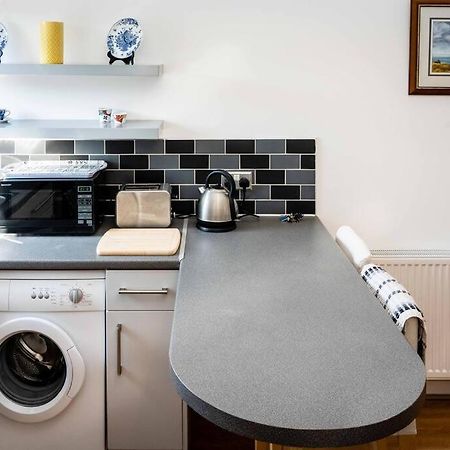 Charming 1-Bed Southside Flat In Great Location Lägenhet Glasgow Exteriör bild