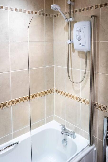Charming 1-Bed Southside Flat In Great Location Lägenhet Glasgow Exteriör bild