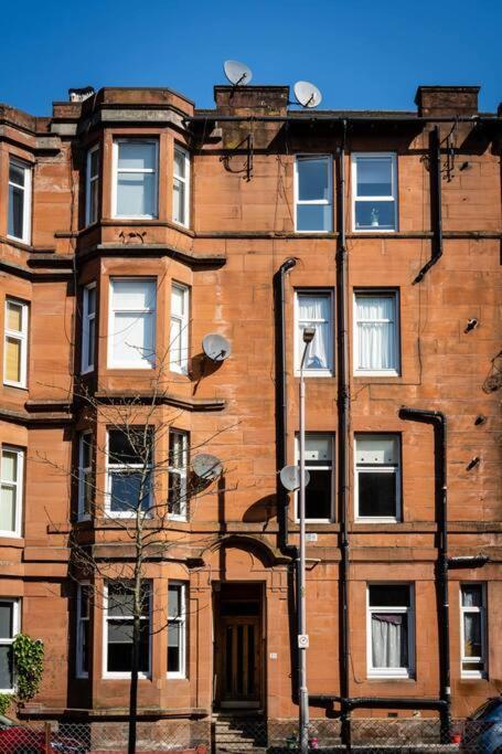 Charming 1-Bed Southside Flat In Great Location Lägenhet Glasgow Exteriör bild