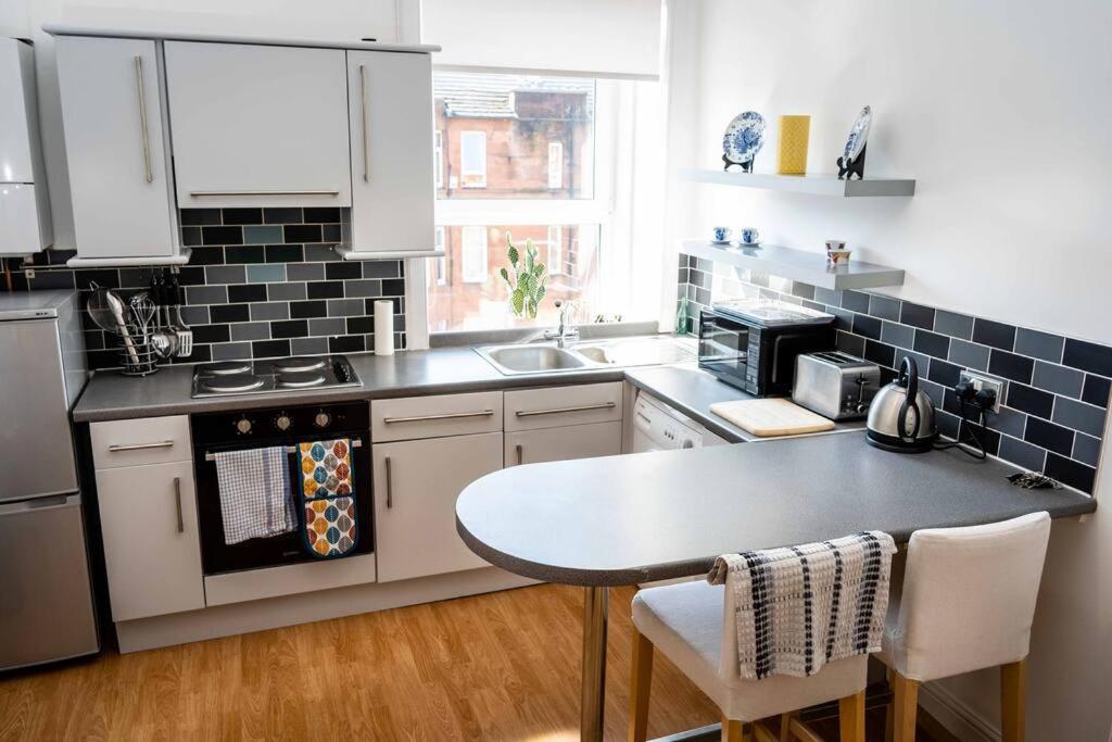 Charming 1-Bed Southside Flat In Great Location Lägenhet Glasgow Exteriör bild