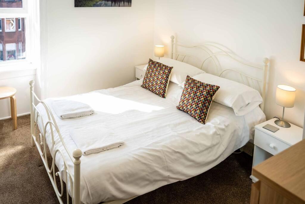 Charming 1-Bed Southside Flat In Great Location Lägenhet Glasgow Exteriör bild